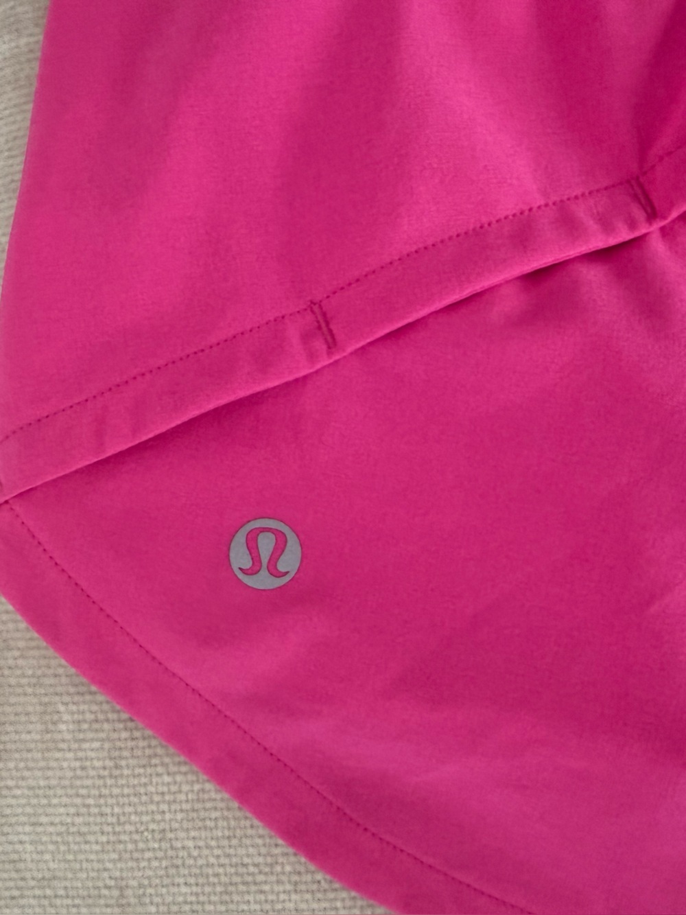 Lululemon Sonic Pink Speed Up Shorts 2.5” Size 6 - Picture 3 of 4
